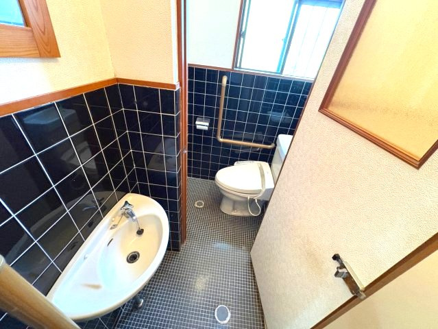 加太2丁目一戸建のトイレ