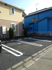 車をお持ちの方に嬉しい駐車場付きの物件です