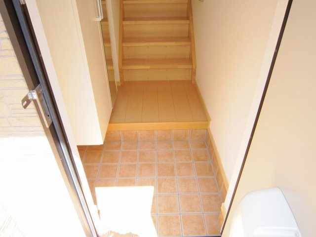 収納もある玄関です