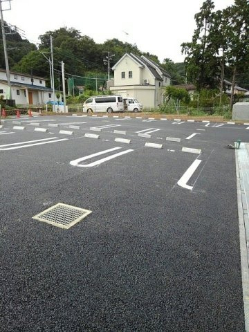 車をお持ちの方に嬉しい駐車場付きの物件です
