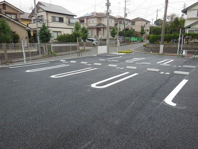 駐車場があるので、車を買う予定の方も安心です