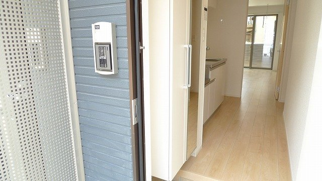 収納もある玄関です
