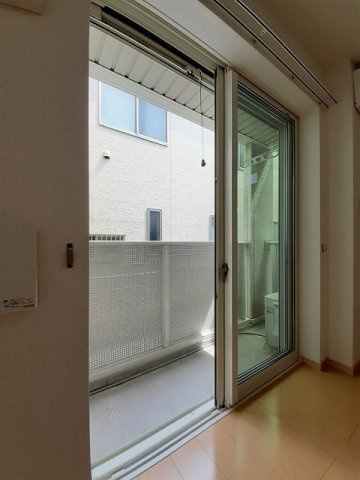 外からの目が気にならないバルコニーで洗濯物が干せます