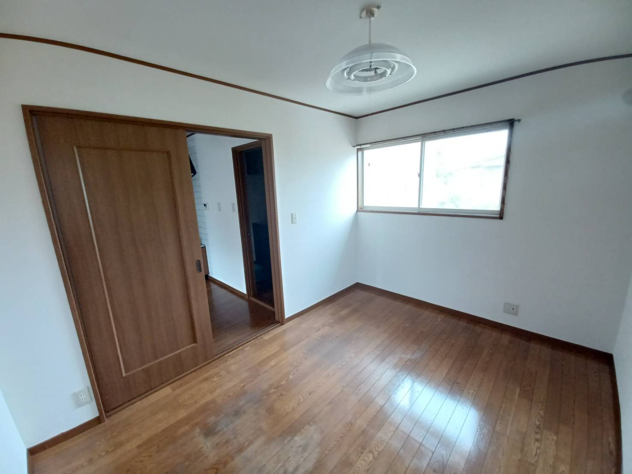 使い勝手のいい洋室です