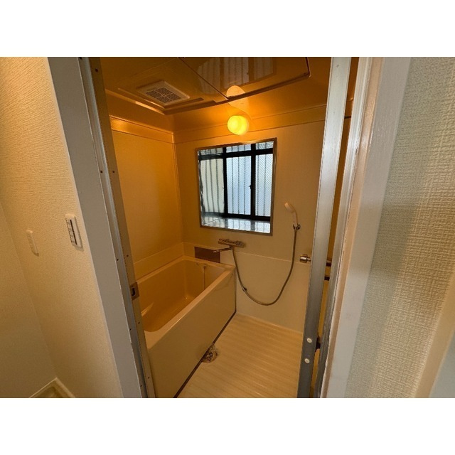 コンパクトで使いやすいお風呂です