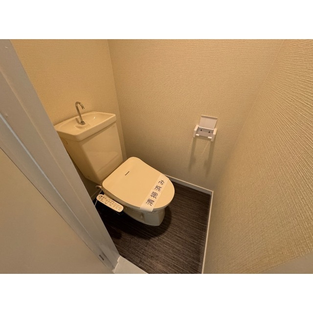 清潔感のあるトイレです