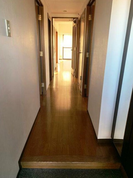 ロイヤルマンション四街道の玄関|収納もある玄関です