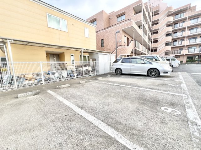 ロイヤルマンション四街道の駐車場|駐車場完備です