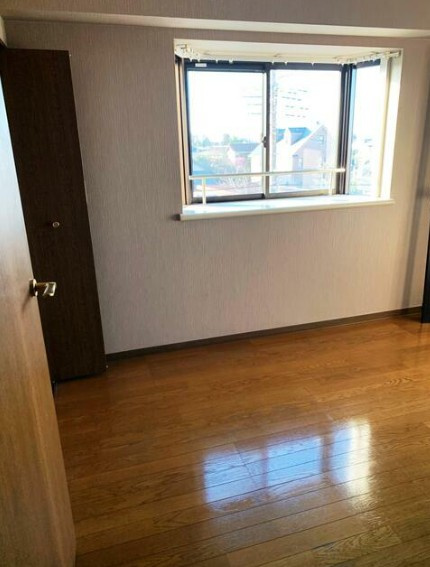 ロイヤルマンション四街道の寝室|広くて明るい寝室