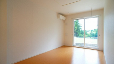 ゆったり過ごせる居間です