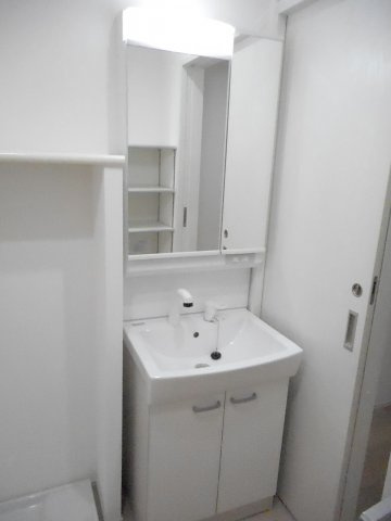 独立洗面化粧台が付いています