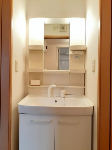 明るい洗面所です