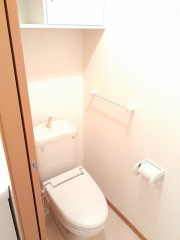 コンパクトで使いやすいトイレです