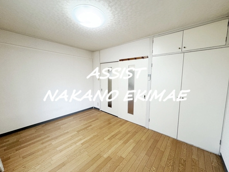 中野本町ローヤルコーポの洋室