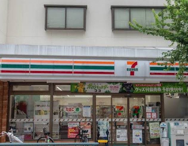 セブンイレブン梅田店 282m
