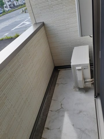 バルコニーからの眺めを楽しみながら食事をしませんか