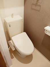 コンパクトで使いやすいトイレです