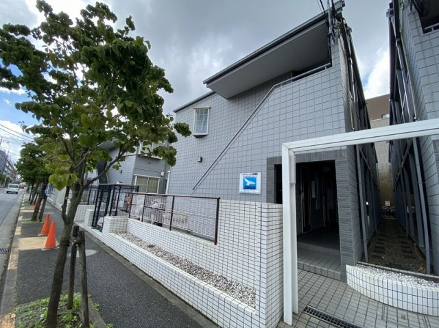 清潔なエントランスです