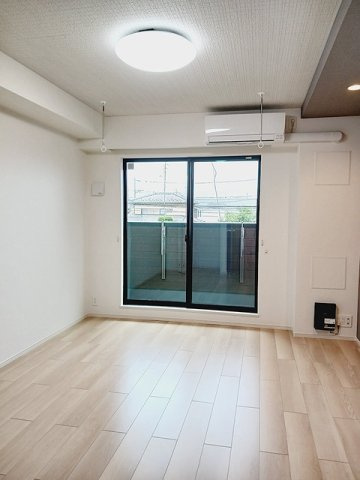 ゆったり過ごせる居間です