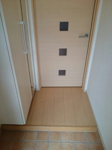 落ち着いた玄関です