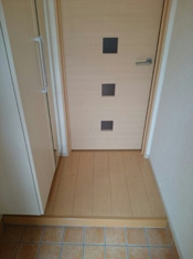 落ち着いた玄関です