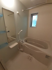 コンパクトで使いやすいお風呂です