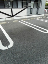 車をお持ちの方に嬉しい駐車場付きの物件です