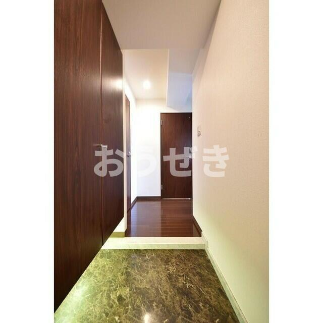 ヴェルト横濱石川町の玄関