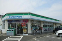 ファミリーマートまで560m