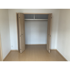明るい色調の室内です
