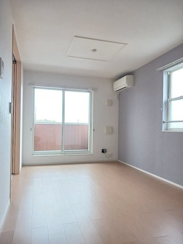 ゆったり過ごせる居間です