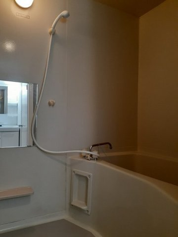 日々の疲れを癒すお風呂付です