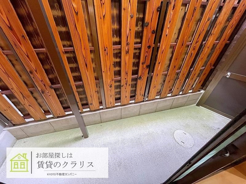 路地奥の現代風京町家の庭