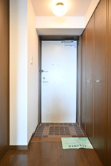 落ち着いた玄関です