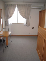 写真は２Ｆのお部屋です。１Ｆはフローリングとなります。