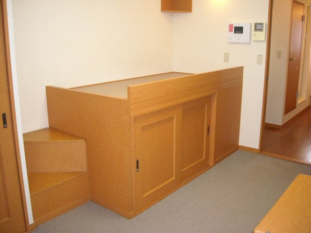 写真は２Ｆのお部屋となります。１Ｆはフローリングとなります。