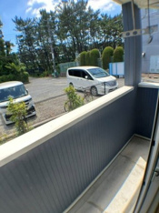 開放的で明るい空間を演出してくれるバルコニーです