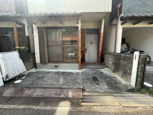 富田林市新家2丁目貸家のエントランス