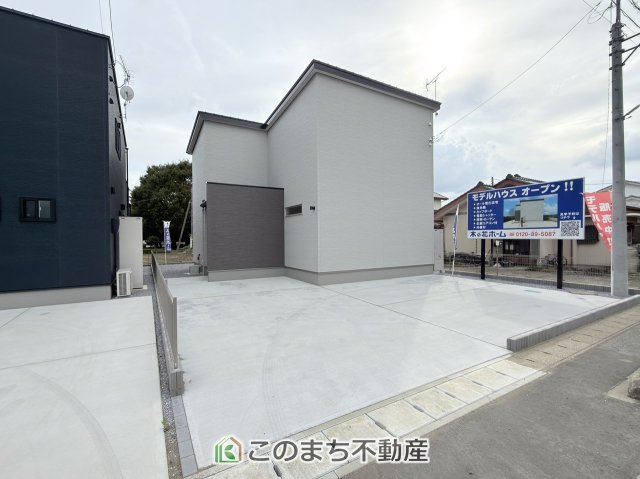 壬生町壬生東小モデル　の駐車場|カースペースは並列３台分ございます！