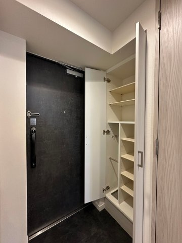 ディアレイシャス名古屋太閤通Ⅲ　名古屋市賃貸　仲介手数料無料の玄関