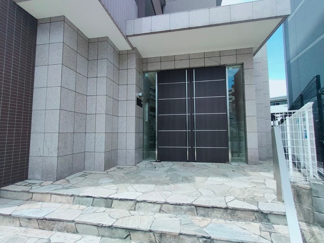 プリマヴェーラのエントランス|建物の内部です
