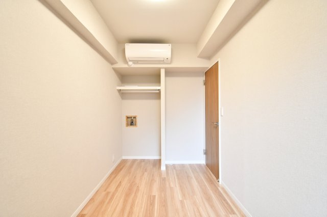 東急ドエルアレス浦和元町の洋室|【洋室③：4.3帖】エアコン設置済で快適にお過ごしいただけます。「内見チェックリスト」＋「支払いシミュレーション（概算）」をお渡し。他社掲載物件も含めて複数物件をまとめてご案内も可能です。