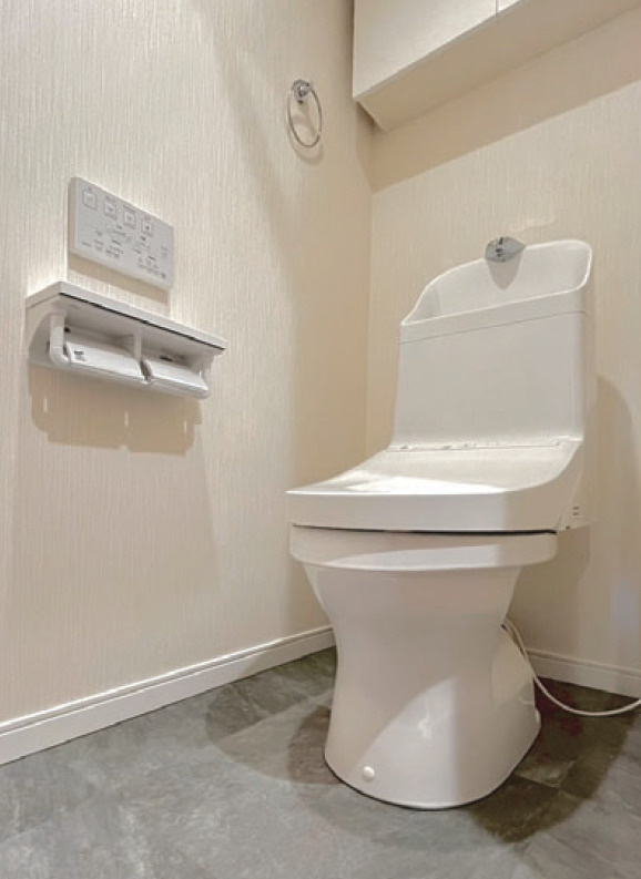 東急ドエルアレス浦和元町のトイレ|水回り交換済、清潔感を保ちやすいトイレ空間。温水洗浄便座付き、毎日使う場所だからこそ快適性をしっかり確保。写真で暮らしを想像し、ご家族で内覧し収納・採光・動線・設備の使い勝手を確認ください。