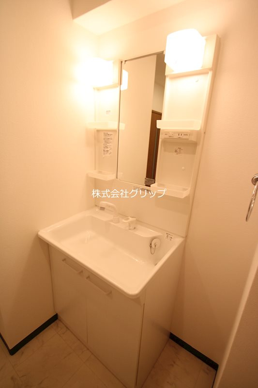 横浜市西区浅間町１丁目の賃貸マンションの独立洗面台