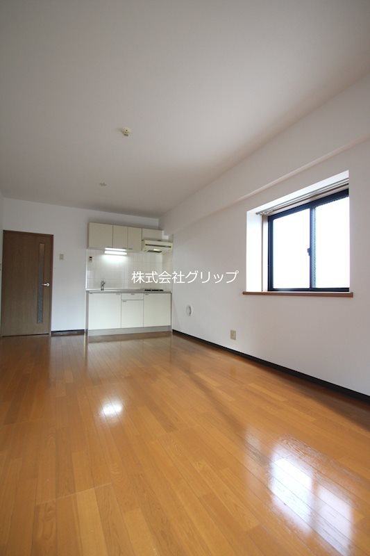 横浜市西区浅間町１丁目の賃貸マンションの洋室