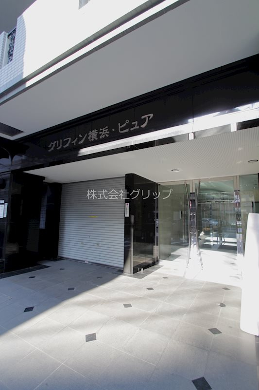 横浜市西区浅間町１丁目の賃貸マンションのエントランス