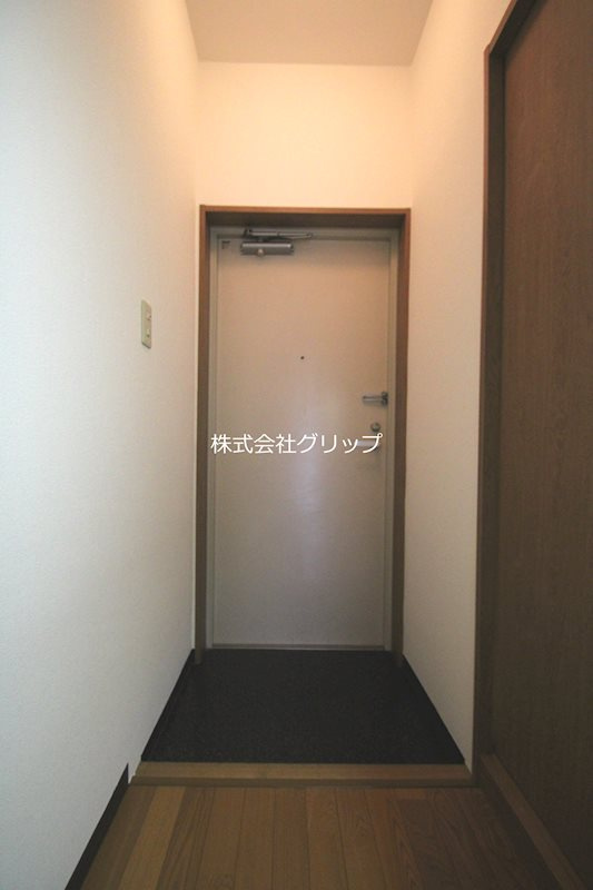 横浜市西区浅間町１丁目の賃貸マンションの玄関