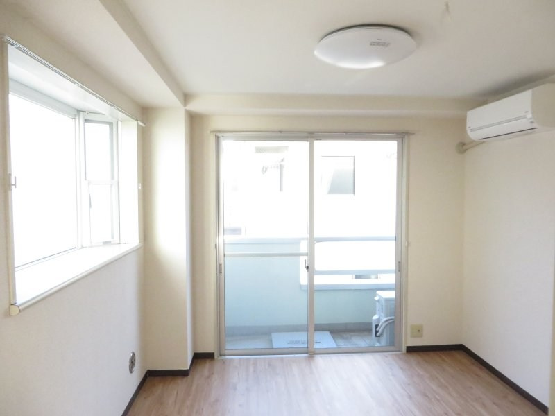 川崎市多摩区登戸の賃貸マンションの居間・リビング