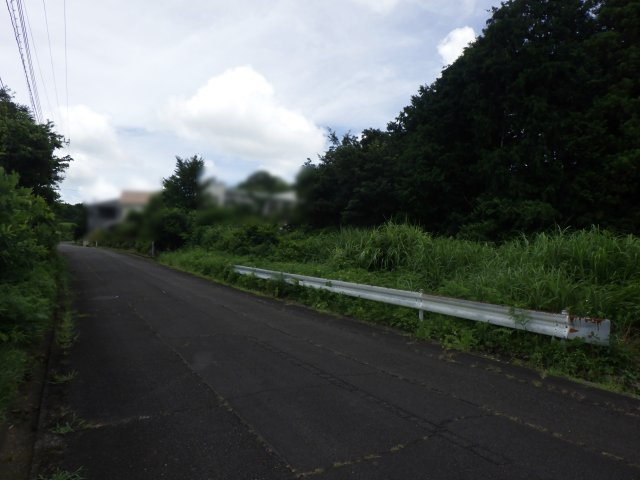 伊豆富士見ニュータウン別荘地⑱の前面道路含む現地写真