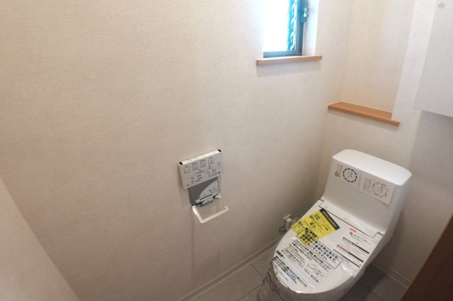 八潮市中央四丁目戸建のトイレ
